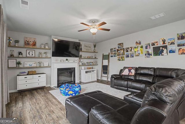 108 Mcginnis Circle, Calhoun, GA 30701