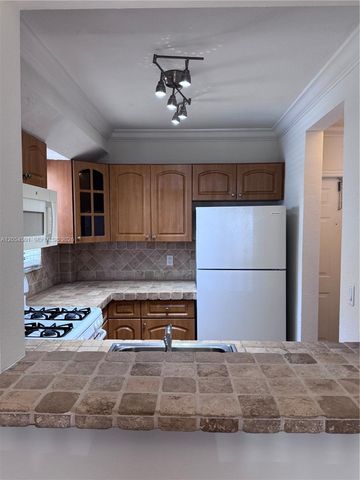 6705 N Kendall Drive 301, Pinecrest, FL 33156