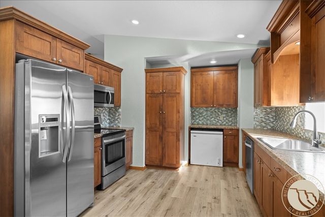 2225 Rosebud DRIVE, Billings, MT 59102