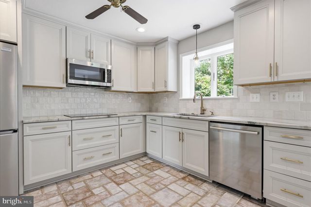 879 HALDEMAN RD, Schwenksville, PA 19473