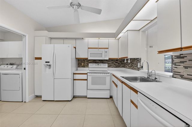 8200 Whispering Palm Dr, Boca Raton, FL 33496