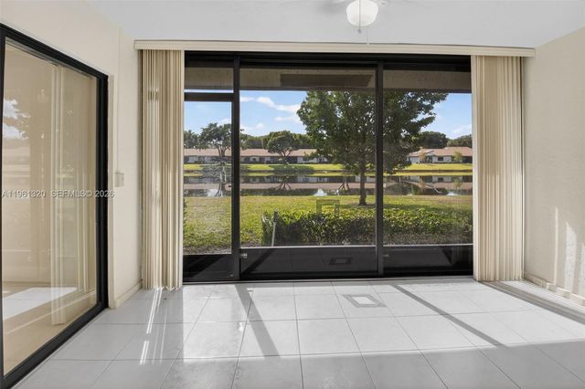 8200 Whispering Palm Dr, Boca Raton, FL 33496