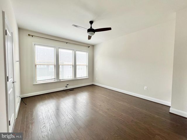 1907 GREENBRIAR HALL RD, Dumfries, VA 22026