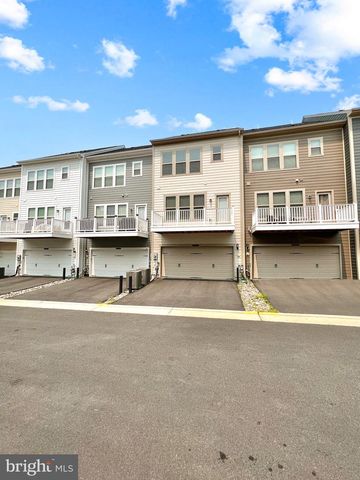 1907 GREENBRIAR HALL RD, Dumfries, VA 22026
