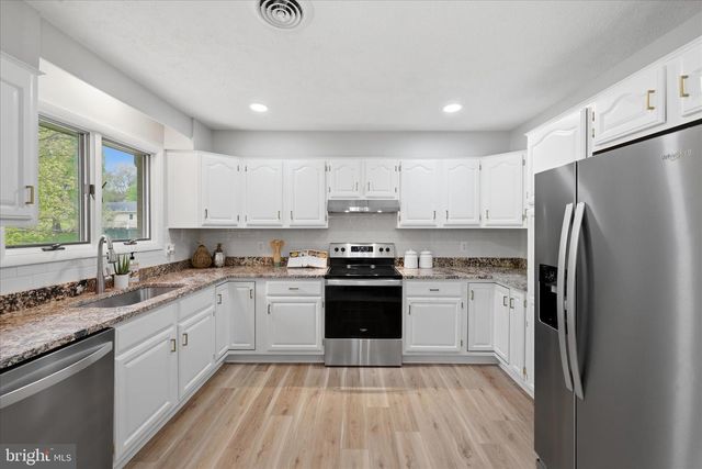 144 BRENDA DR, Martinsburg, WV 25404