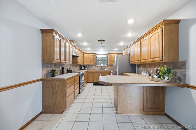 1608 S Marietta Street, Pryor, OK 74361