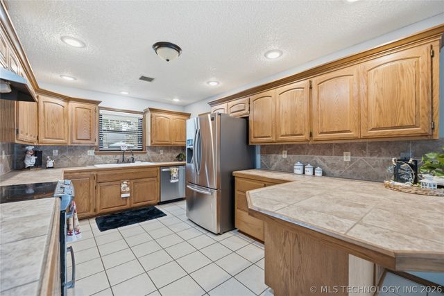 1608 S Marietta Street, Pryor, OK 74361