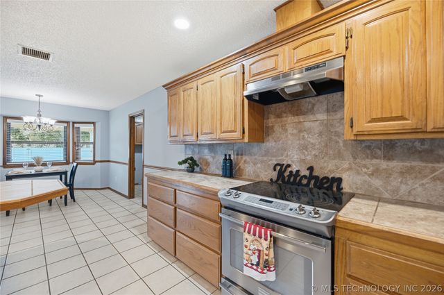 1608 S Marietta Street, Pryor, OK 74361