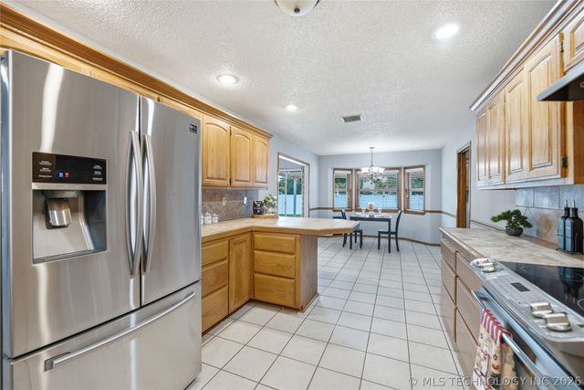1608 S Marietta Street, Pryor, OK 74361