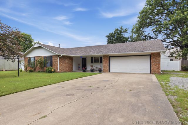1608 S Marietta Street, Pryor, OK 74361