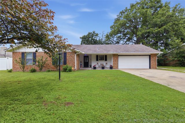 1608 S Marietta Street, Pryor, OK 74361