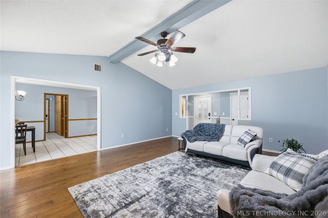 1608 S Marietta Street, Pryor, OK 74361