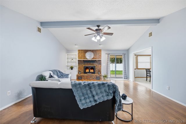 1608 S Marietta Street, Pryor, OK 74361