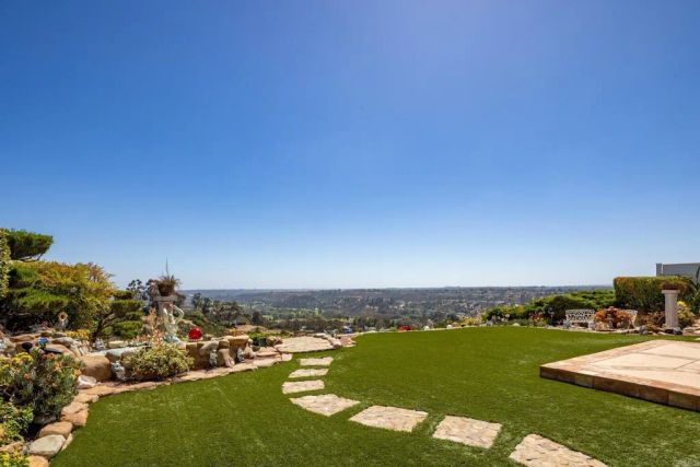 11693 Invierno Drive, San Diego, CA 92124