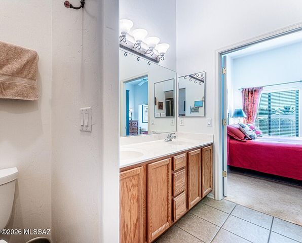 609 W Camino Del Bondadoso, Green Valley, AZ 85614