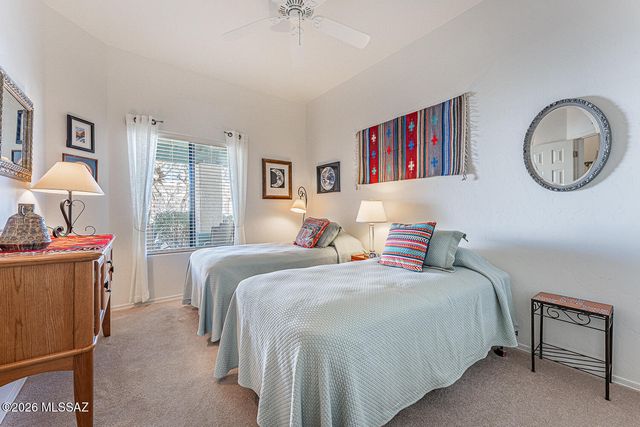 609 W Camino Del Bondadoso, Green Valley, AZ 85614