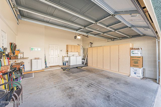 609 W Camino Del Bondadoso, Green Valley, AZ 85614