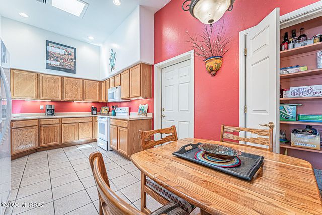 609 W Camino Del Bondadoso, Green Valley, AZ 85614