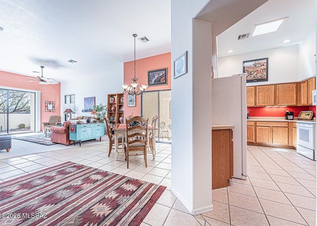 609 W Camino Del Bondadoso, Green Valley, AZ 85614