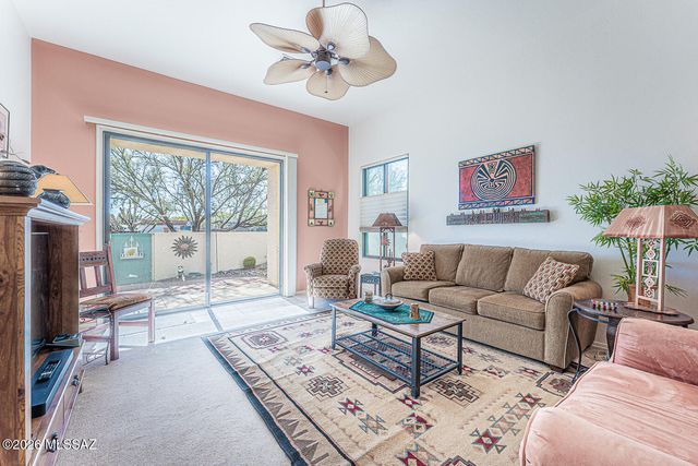 609 W Camino Del Bondadoso, Green Valley, AZ 85614