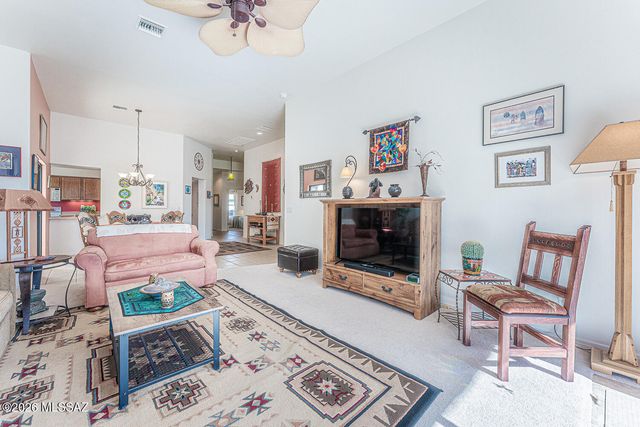 609 W Camino Del Bondadoso, Green Valley, AZ 85614