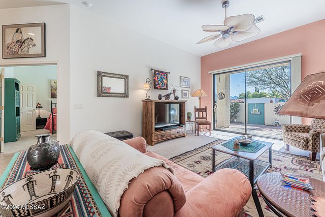 609 W Camino Del Bondadoso, Green Valley, AZ 85614