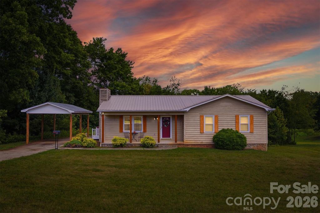 4186 Horseshoe Bend Road, Hudson, NC 28638