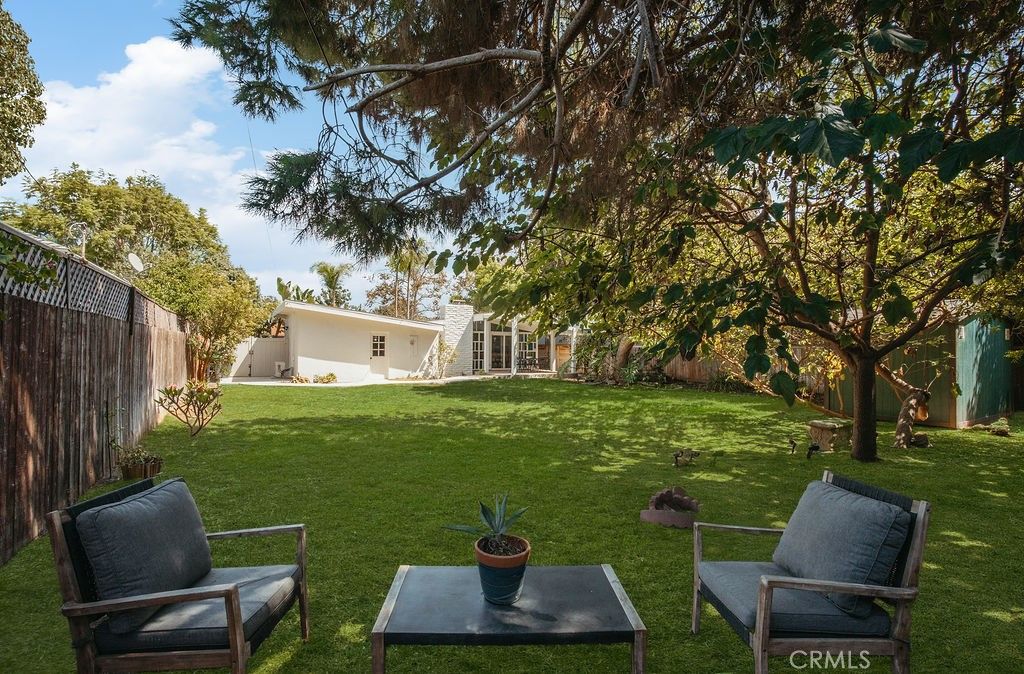379 Walnut Street, Costa Mesa, CA 92627 — photo 2