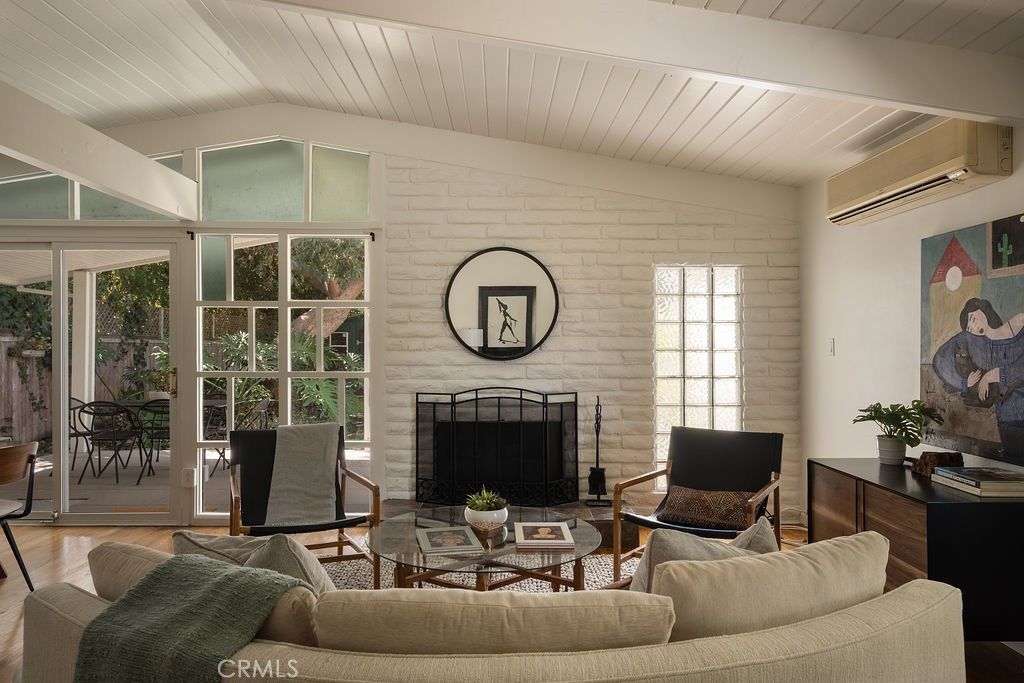 379 Walnut Street, Costa Mesa, CA 92627 — photo 5