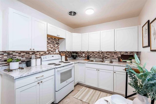 2542 W HIAWATHA STREET, Tampa, FL 33614