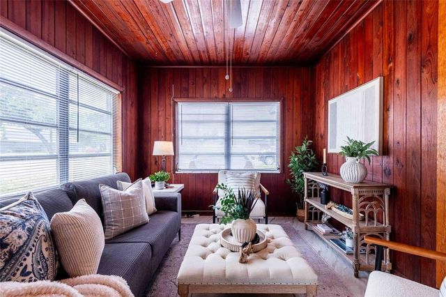 2542 W HIAWATHA STREET, Tampa, FL 33614