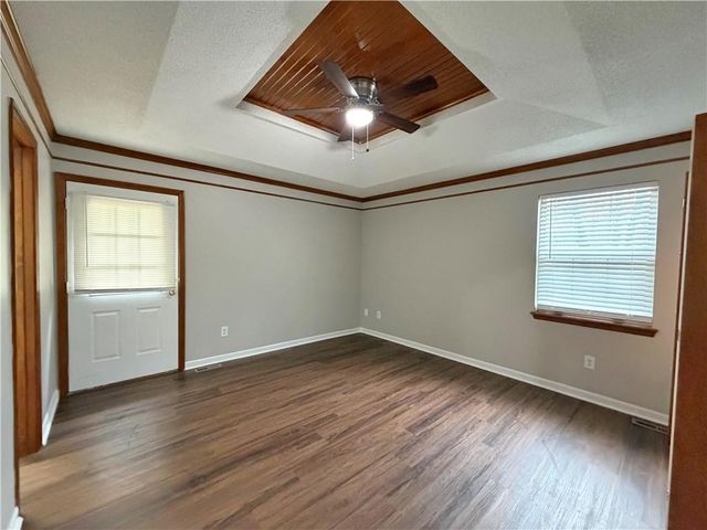 1304 Huntington Circle, Greenwood, MO 64034