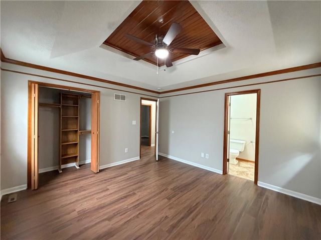 1304 Huntington Circle, Greenwood, MO 64034