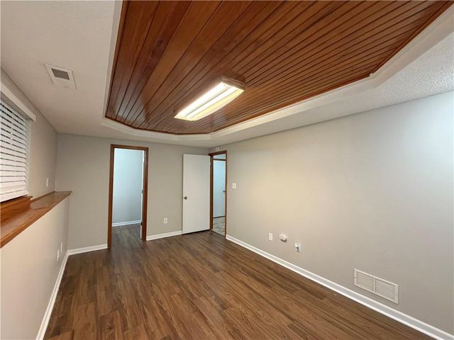 1304 Huntington Circle, Greenwood, MO 64034