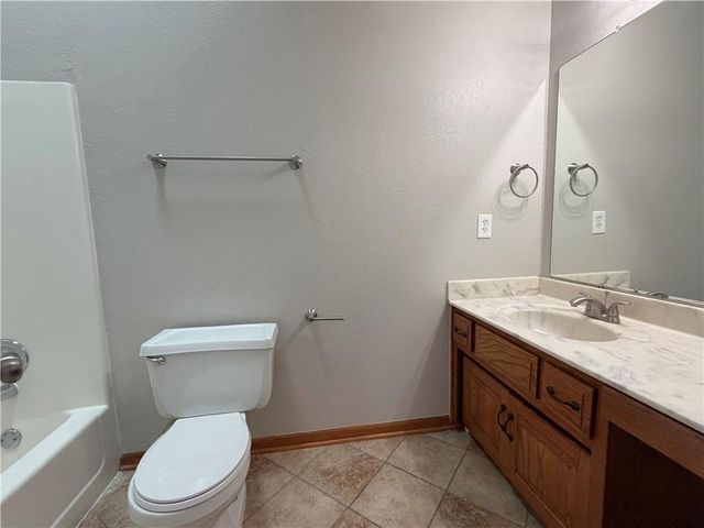 1304 Huntington Circle, Greenwood, MO 64034