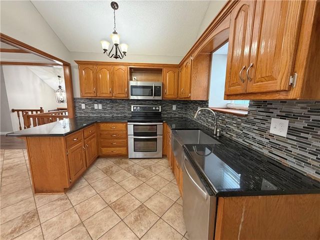 1304 Huntington Circle, Greenwood, MO 64034