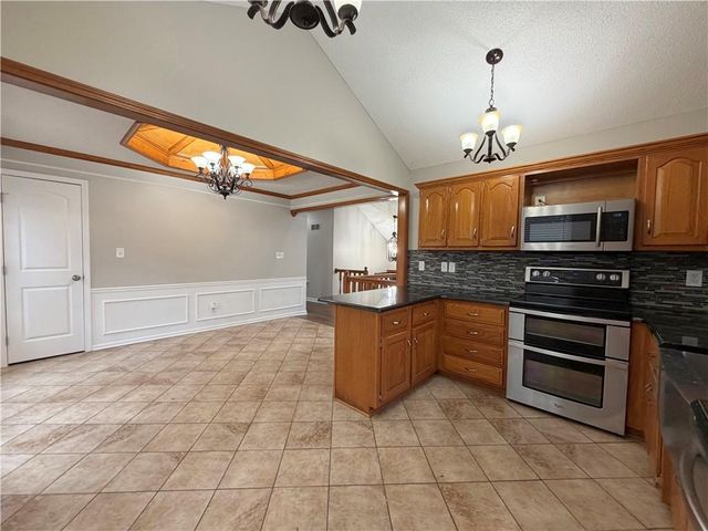 1304 Huntington Circle, Greenwood, MO 64034