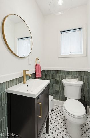 2798 Corydon Road, Cleveland Heights, OH 44118