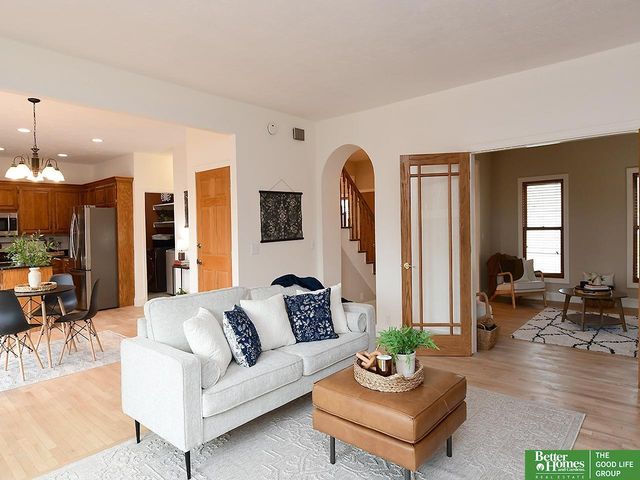 315 Pheasant Run Lane, Papillion, NE 68046