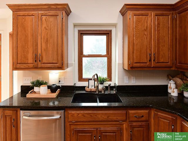 315 Pheasant Run Lane, Papillion, NE 68046