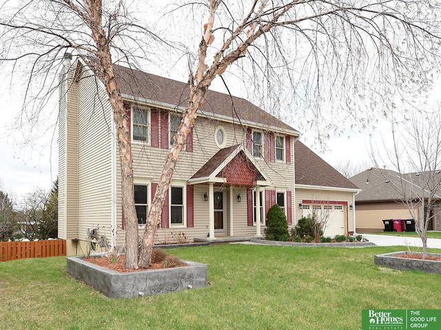315 Pheasant Run Lane, Papillion, NE 68046