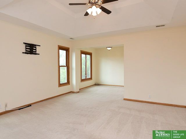 315 Pheasant Run Lane, Papillion, NE 68046