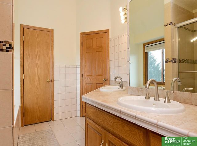 315 Pheasant Run Lane, Papillion, NE 68046