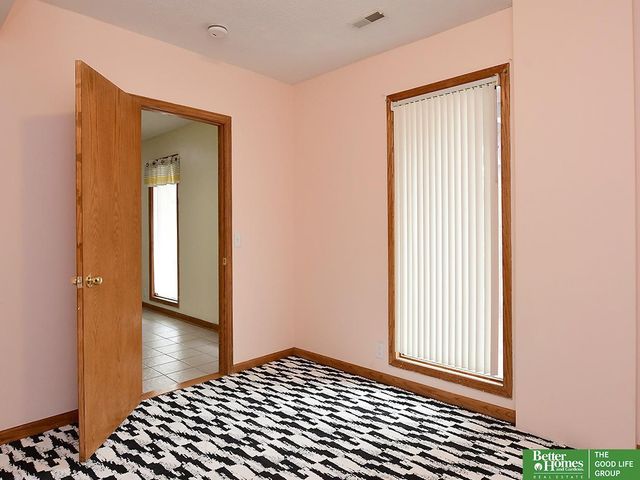 315 Pheasant Run Lane, Papillion, NE 68046