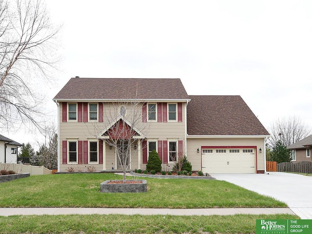 315 Pheasant Run Lane, Papillion, NE 68046