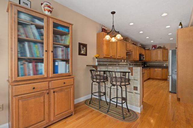 1 Pine Ridge Dr 2, Medway, MA 02053