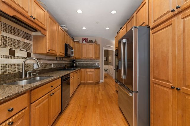 1 Pine Ridge Dr 2, Medway, MA 02053