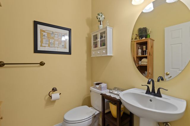 1 Pine Ridge Dr 2, Medway, MA 02053