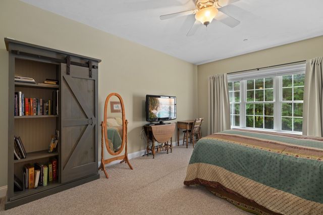 1 Pine Ridge Dr 2, Medway, MA 02053