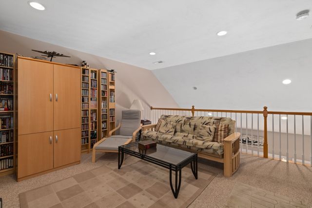1 Pine Ridge Dr 2, Medway, MA 02053